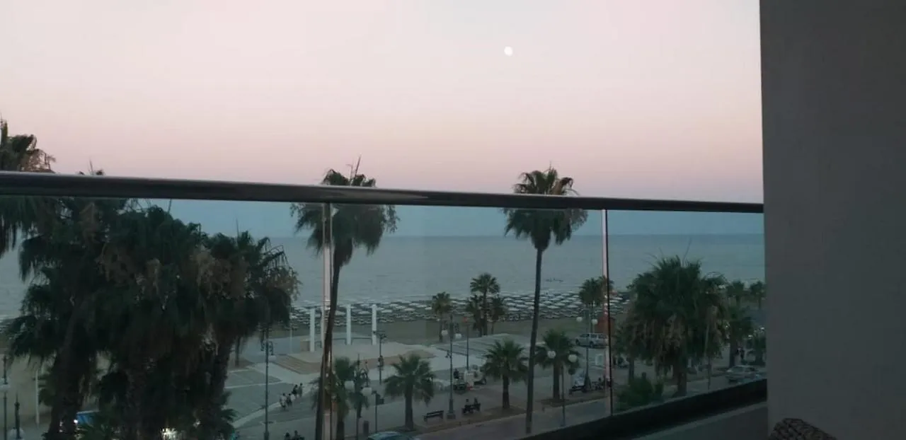 Horizon Luxury Suite At Finikoudes Beach 301 Larnaca